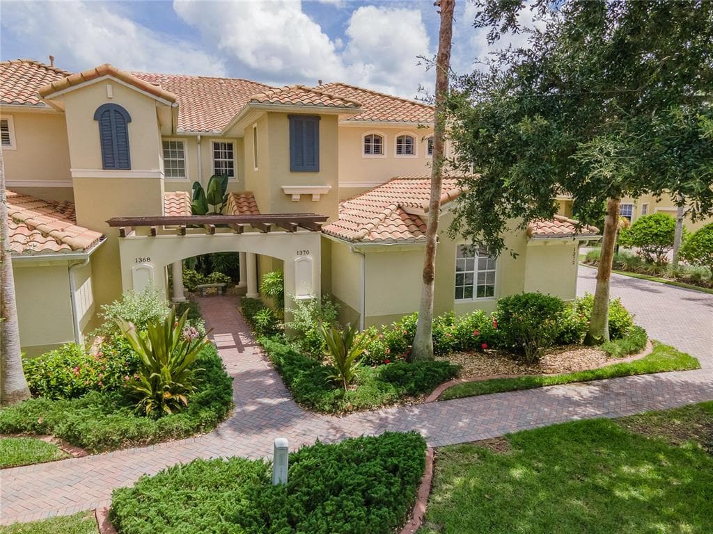 1370 EMERALD DUNES DRIVE SUN CITY CENTER, FL 33573