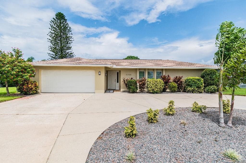 5306 17TH AVENUE W BRADENTON, FL 34209