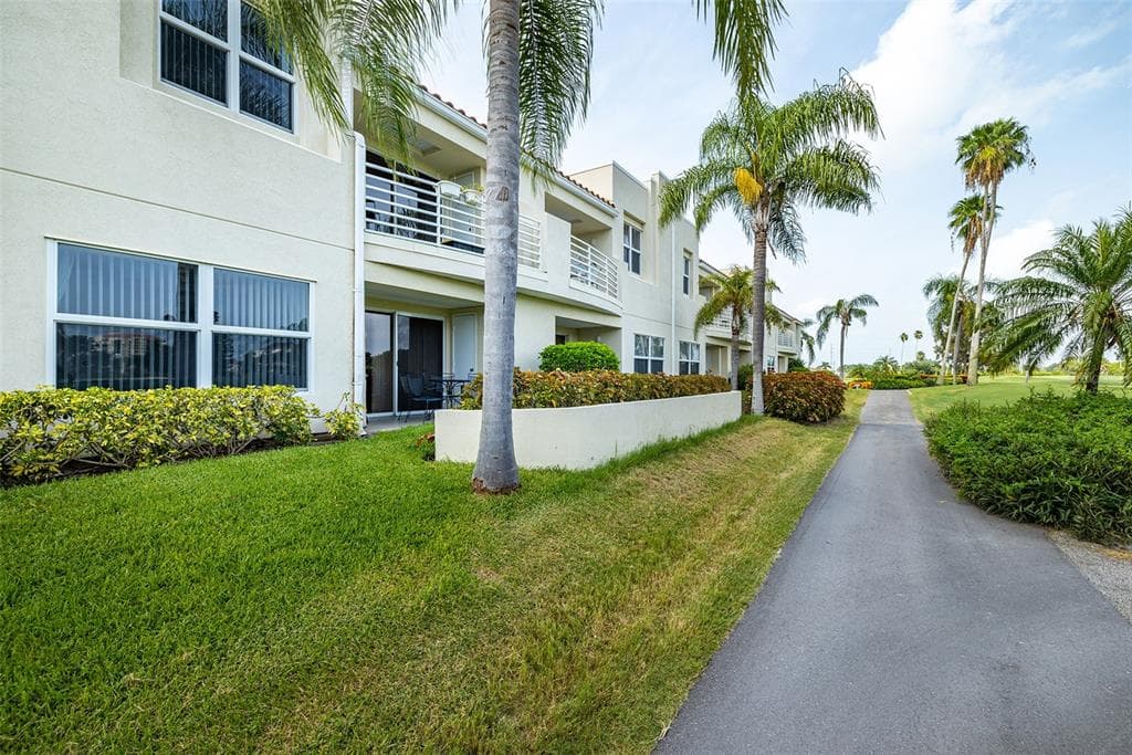 6131 BAHIA DEL MAR BOULEVARD UNIT 140 ST PETERSBURG, FL 33715