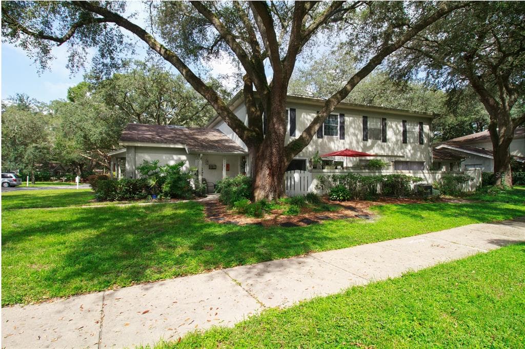 6326 TREETOP CIRCLE UNIT 6326 TEMPLE TERRACE, FL 33617