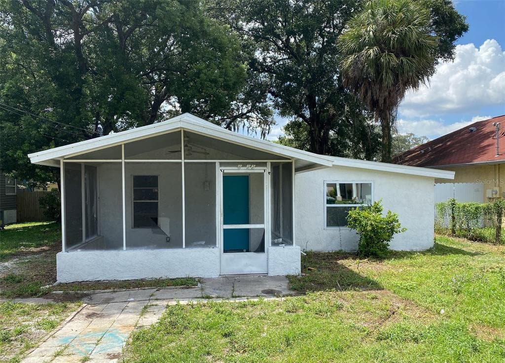 8522 N OTIS AVENUE TAMPA, FL 33604