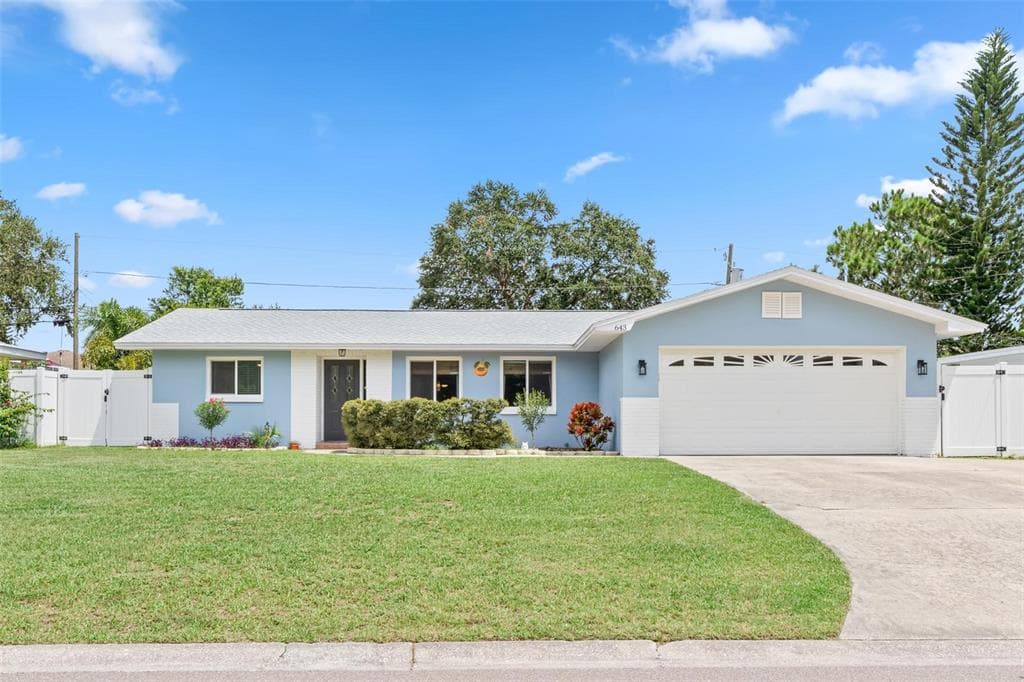 643 VINE AVENUE DUNEDIN, FL 34698