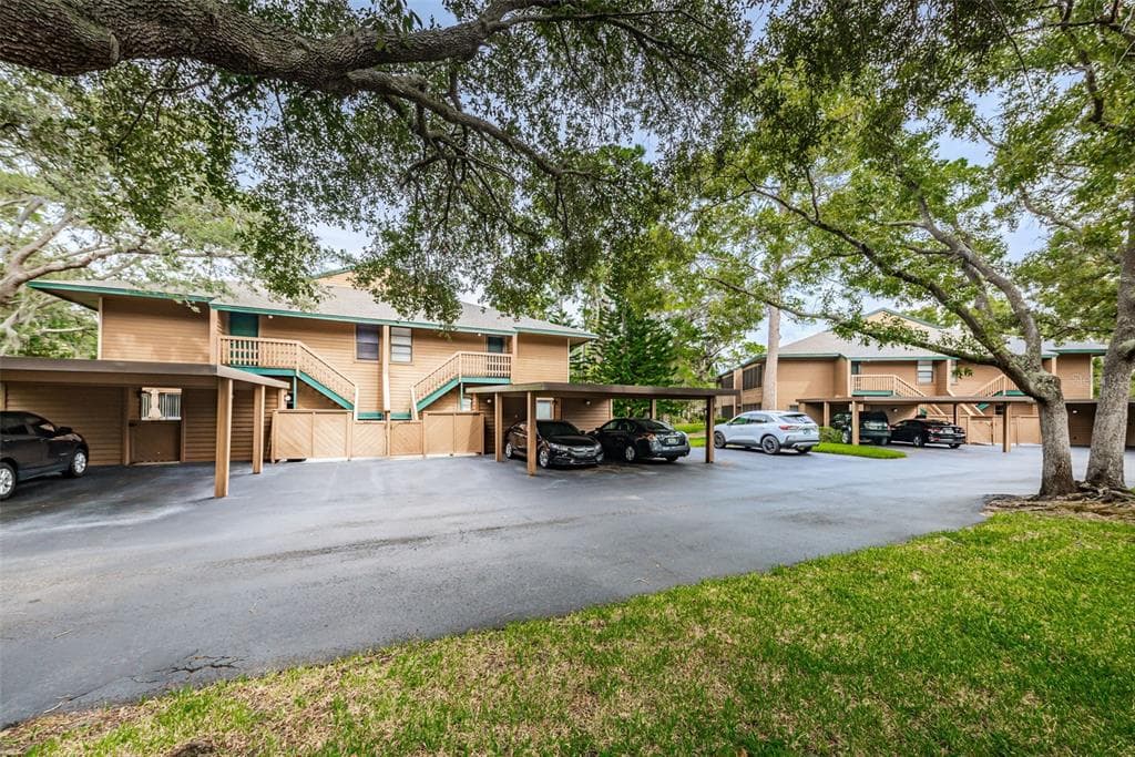406 LENNOX ROAD W UNIT 406 PALM HARBOR, FL 34683