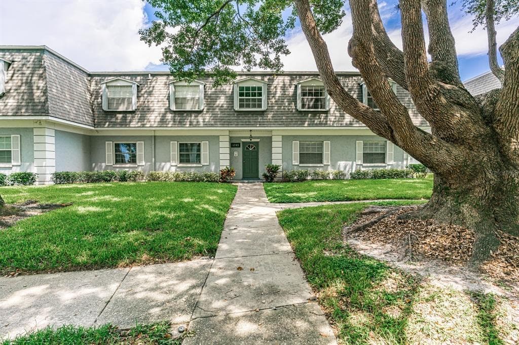 1705 BELLEAIR FOREST DRIVE UNIT D BELLEAIR, FL 33756