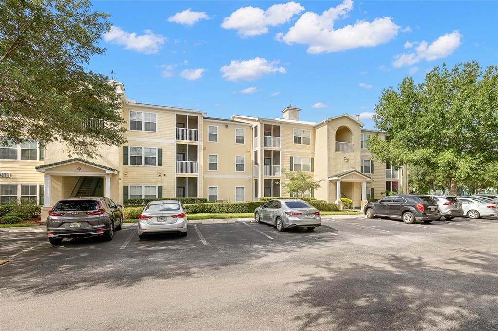 18141 BRIDLE CLUB DRIVE UNIT 18141 TAMPA, FL 33647