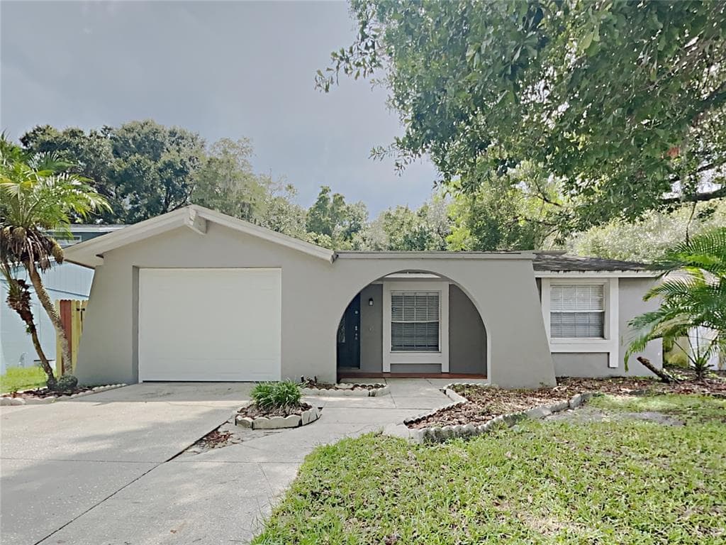 2814 CEDARIDGE DRIVE TAMPA, FL 33618
