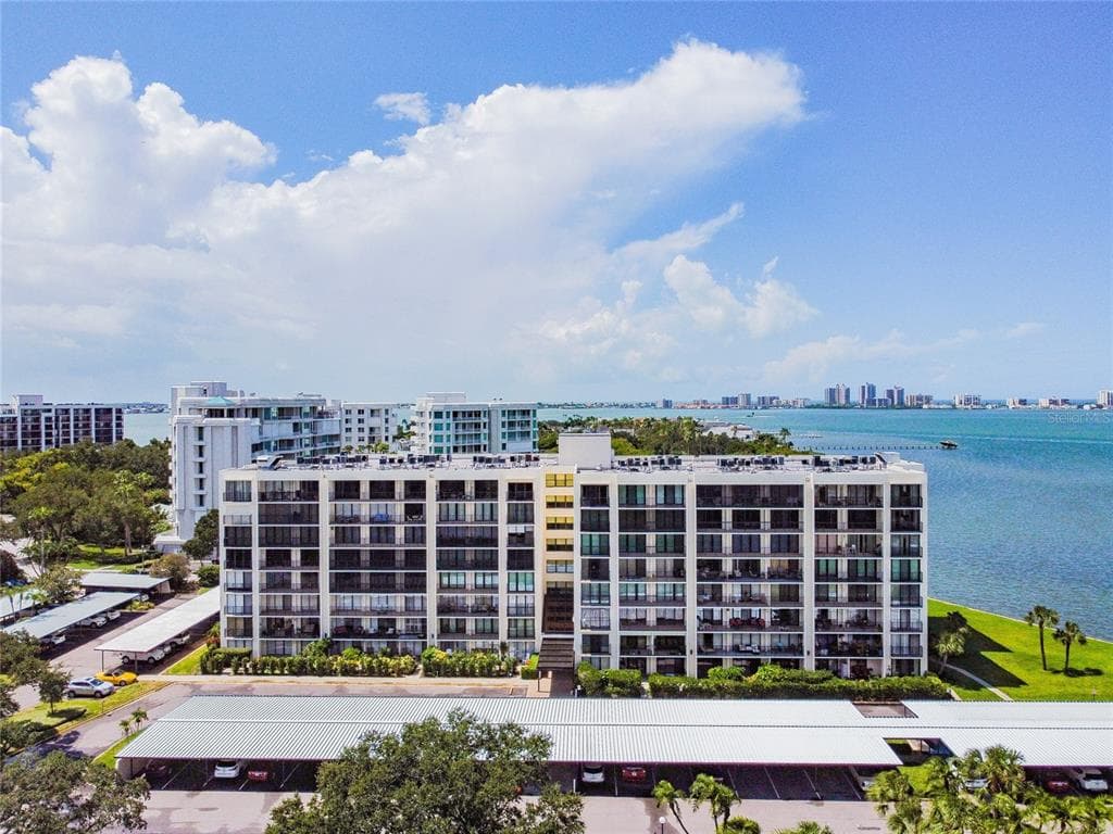 100 OAKMONT LANE UNIT 611 BELLEAIR, FL 33756