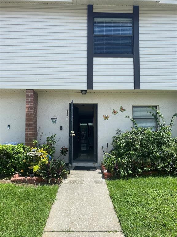 2021 PINE CHACE COURT TAMPA, FL 33613