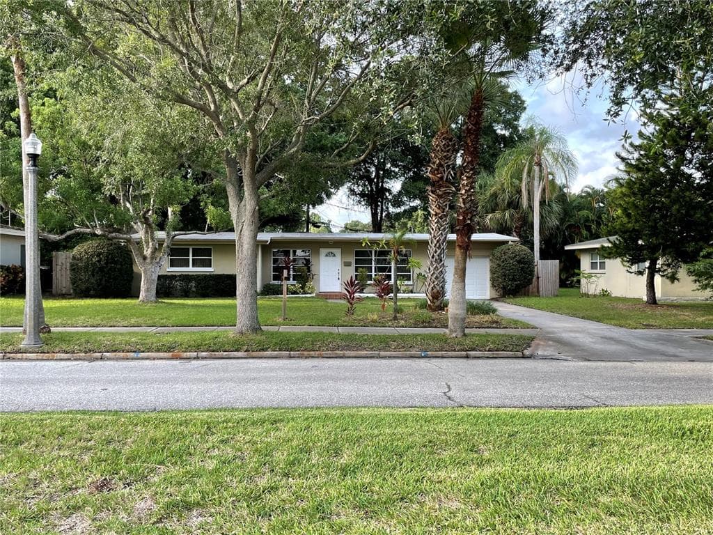 906 PONCE DE LEON BOULEVARD BELLEAIR, FL 33756