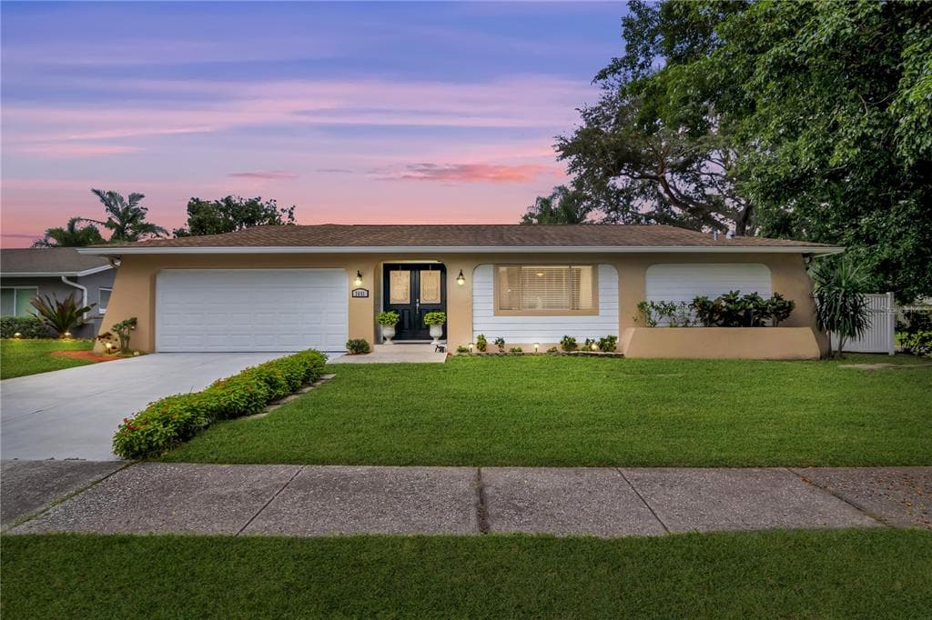 7651 BRISTOL COURT N ST PETERSBURG, FL 33709