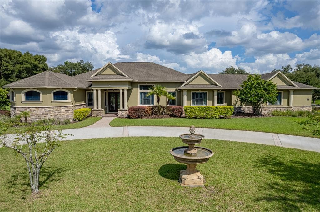 2711 COASTAL RANGE WAY LUTZ, FL 33559