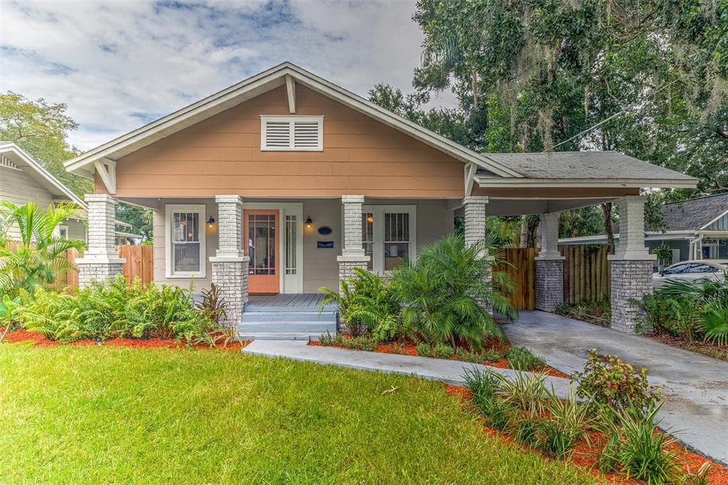 207 W HIAWATHA STREET TAMPA, FL 33604