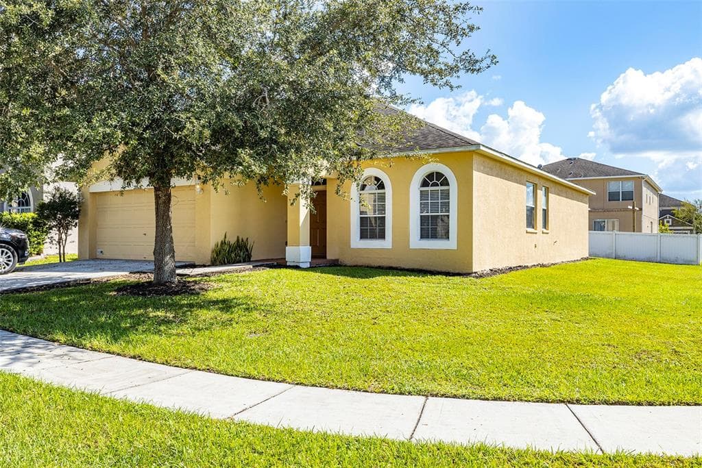 30528 LATOURETTE DRIVE WESLEY CHAPEL, FL 33545