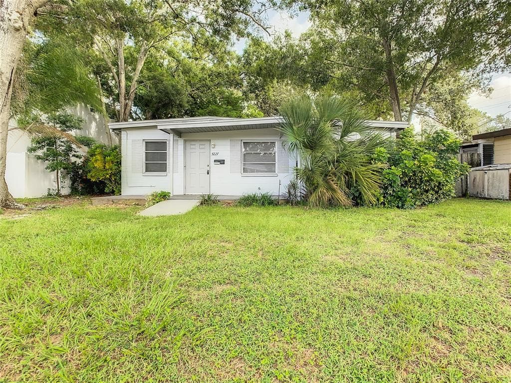 5227 BURLINGTON AVENUE N ST PETERSBURG, FL 33710