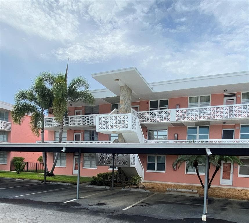 4895 BAY STREET NE UNIT 304 ST PETERSBURG, FL 33703