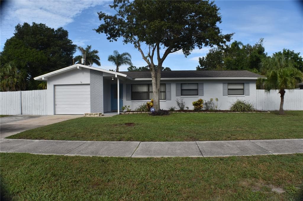 10030 ANTILLES DRIVE SEMINOLE, FL 33776