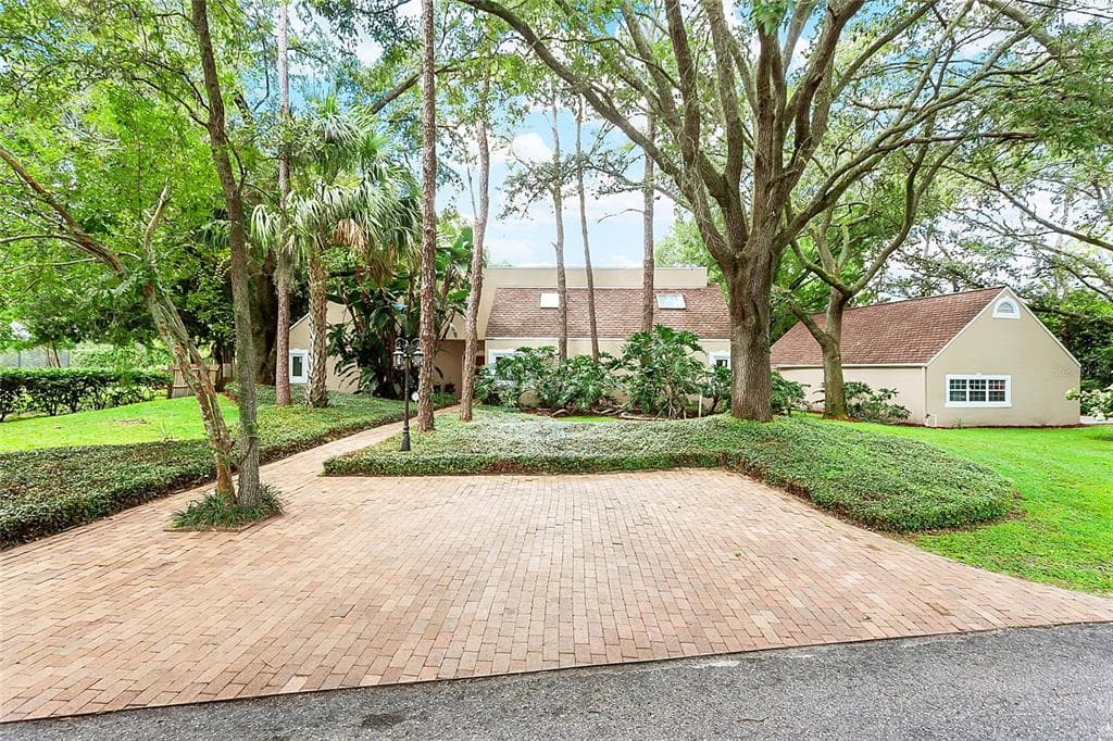 9512 WINDSONG LANE