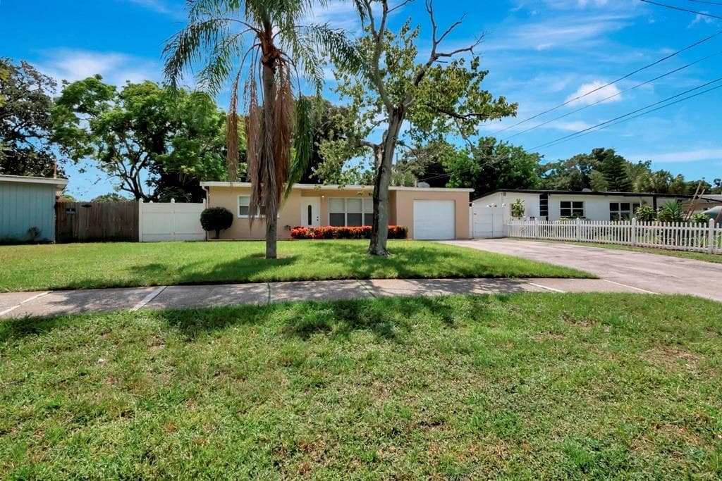 9232 90TH AVENUE SEMINOLE, FL 33777
