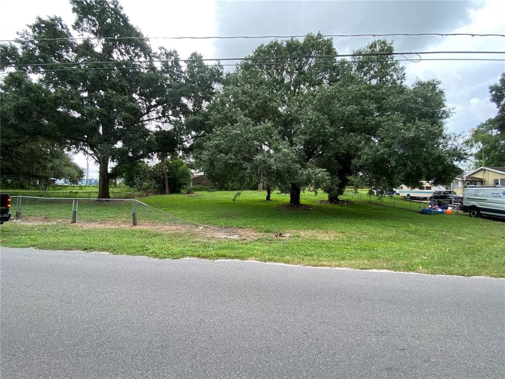 4617 E LAKE AVENUE TAMPA, FL 33610