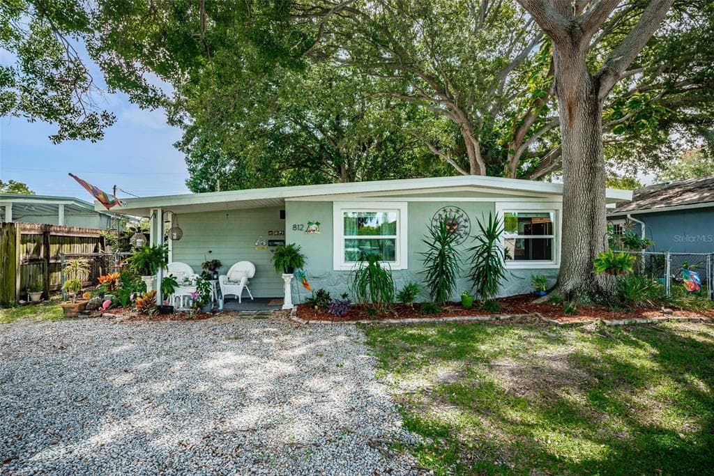812 ATWOOD AVENUE N ST PETERSBURG, FL 33702