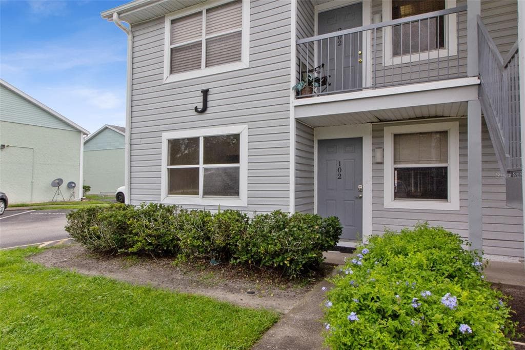 5005 TERRACE PALMS CIRCLE UNIT 102 TAMPA, FL 33617