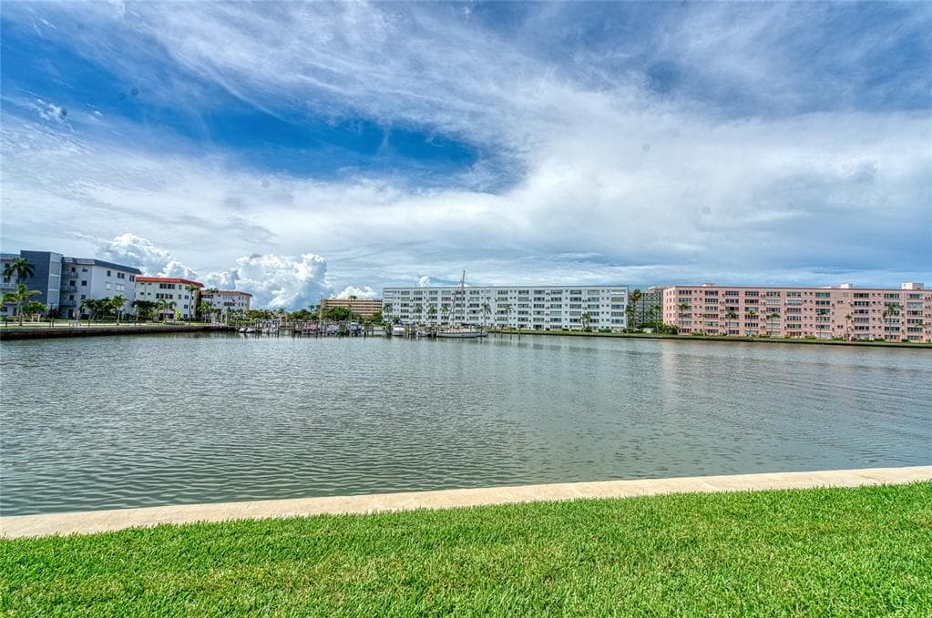 5940 30TH AVENUE S UNIT 104 GULFPORT, FL 33707