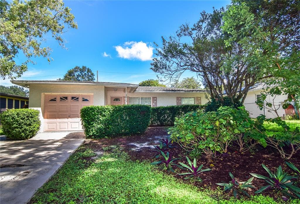 5013 OXFORD AVENUE N ST PETERSBURG, FL 33710