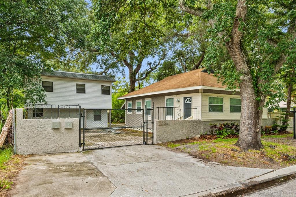 1725 PRESTON STREET S ST PETERSBURG, FL 33712