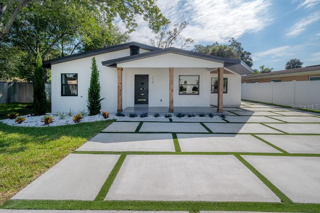 114 S LOIS AVENUE TAMPA, FL 33609