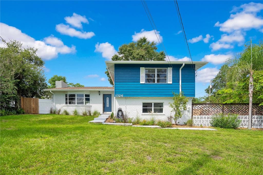 1326 LAKE BONNY DRIVE W LAKELAND, FL 33801