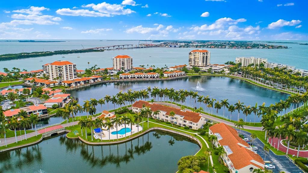 6080 BAHIA DEL MAR CIRCLE UNIT 213 ST PETERSBURG, FL 33715