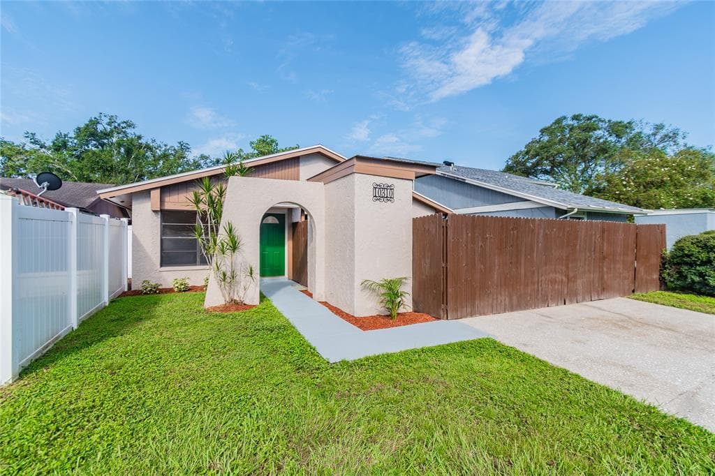 10310 PENNYTREE PLACE TAMPA, FL 33624