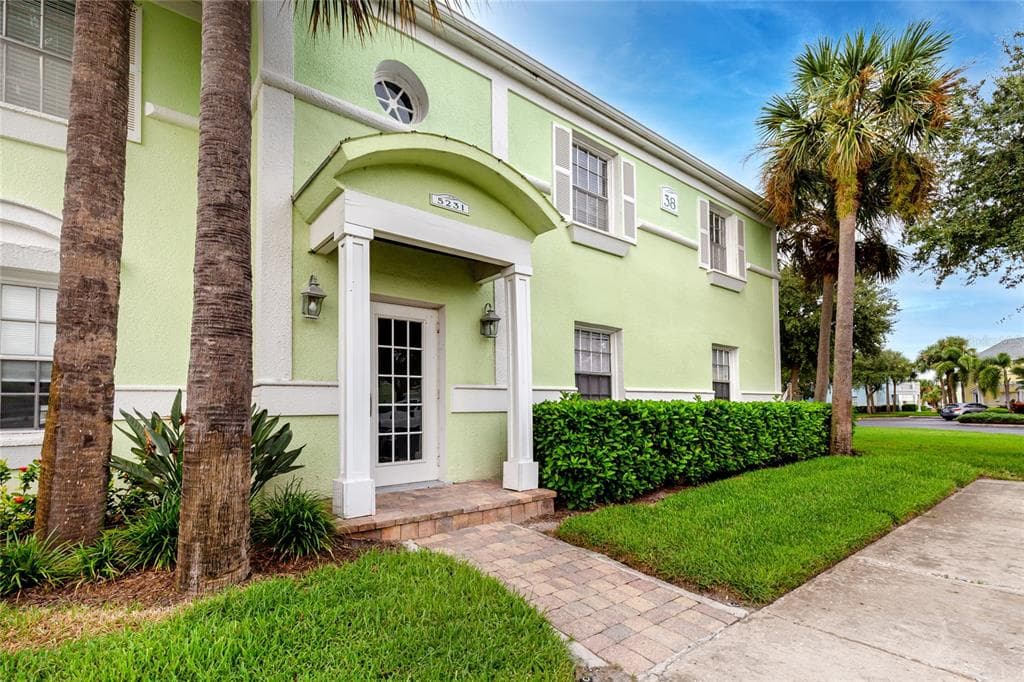 5231 BEACH DRIVE SE UNIT D ST PETERSBURG, FL 33705