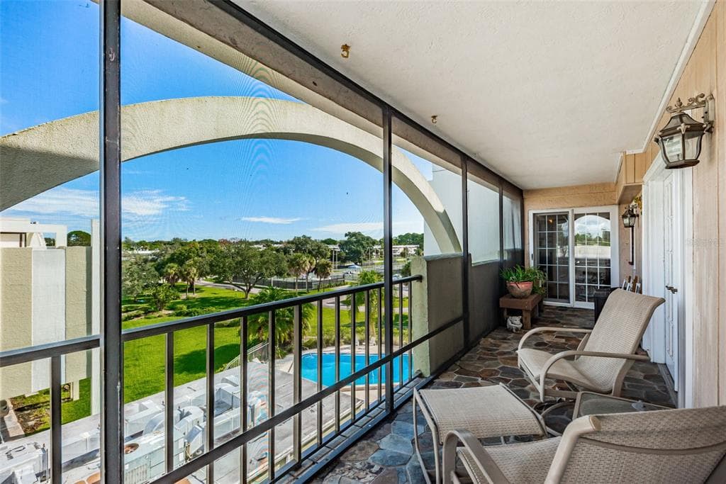 4651 1ST STREET NE UNIT 403 ST PETERSBURG, FL 33703