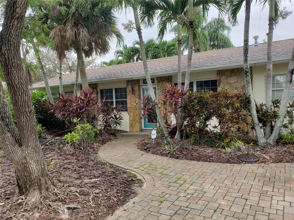 832 NARCISSUS AVENUE CLEARWATER, FL 33767
