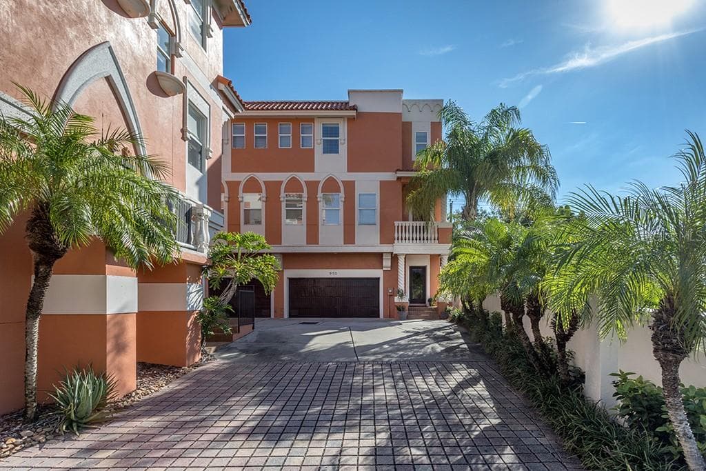 910 VILLA VENICIA WAY TAMPA, FL 33606