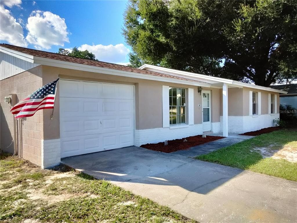 902 KIRKCALDY WAY VALRICO, FL 33594