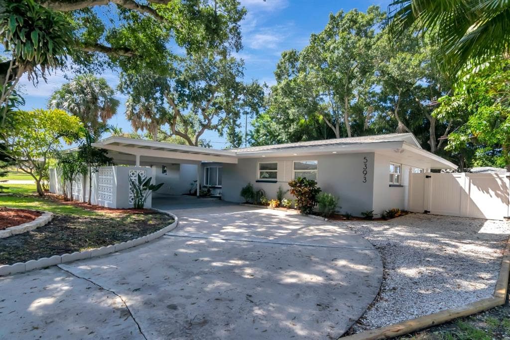 5393 37TH STREET S ST PETERSBURG, FL 33711