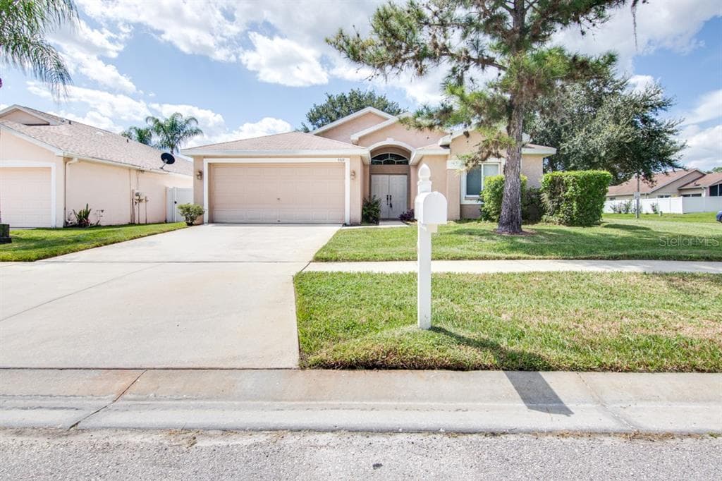 5519 BRADDOCK DRIVE ZEPHYRHILLS, FL 33541