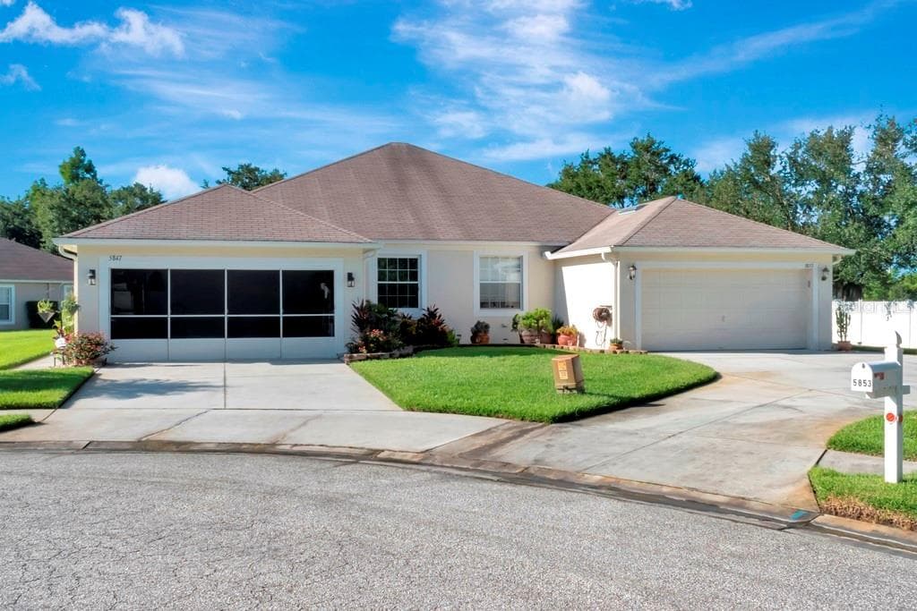 5847 AUTUMN SHIRE DRIVE ZEPHYRHILLS, FL 33541