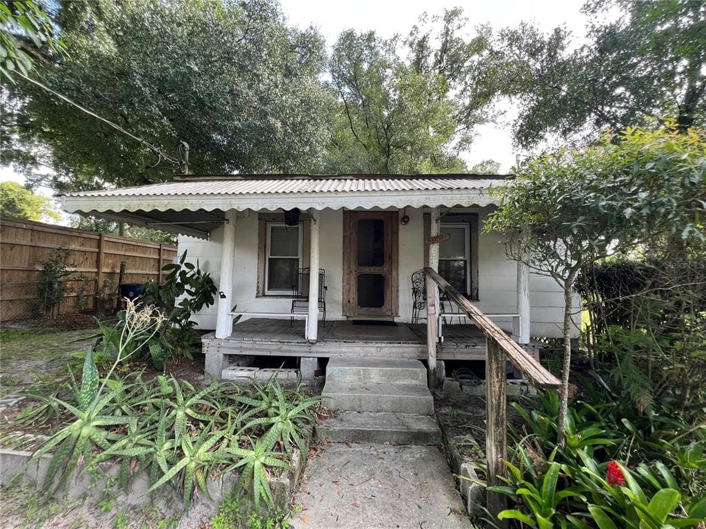 805 E SKAGWAY AVENUE TAMPA, FL 33604