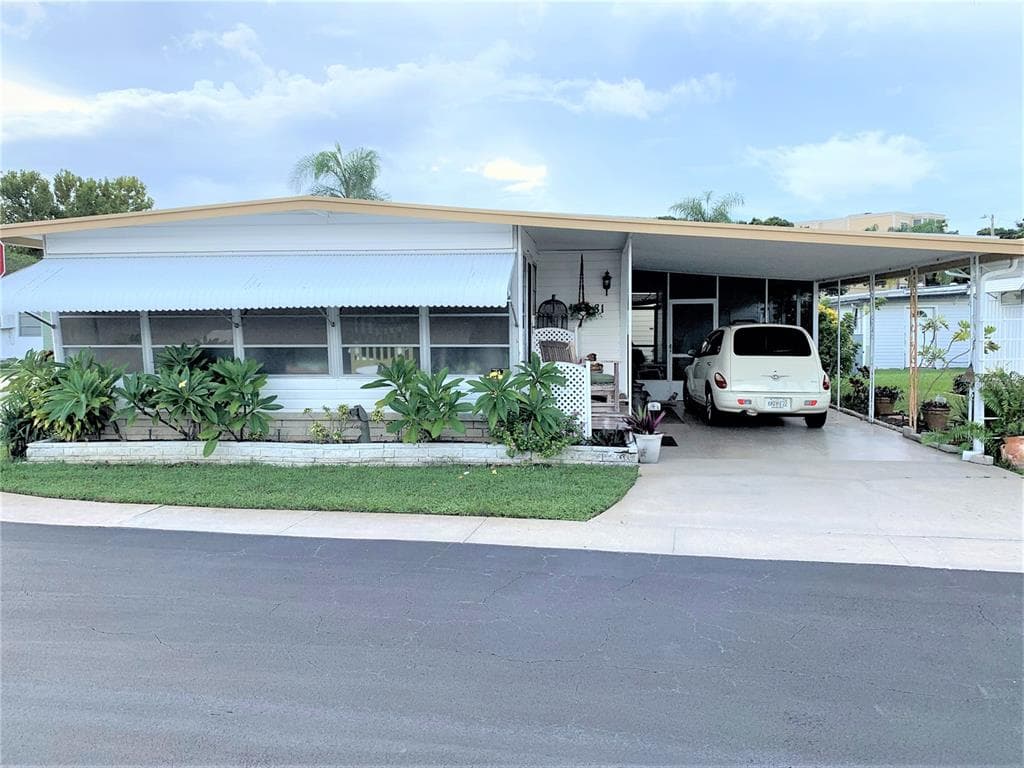 2000 E BAY DRIVE UNIT 81 LARGO, FL 33771