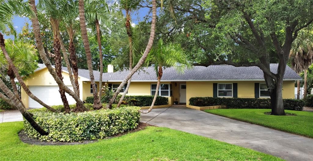136 BAY POINT DRIVE NE ST PETERSBURG, FL 33704