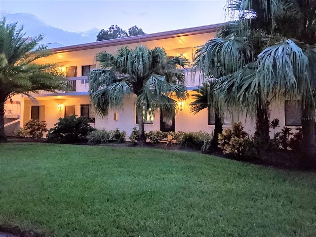 112 LAKEVIEW WAY UNIT 5 OLDSMAR, FL 34677