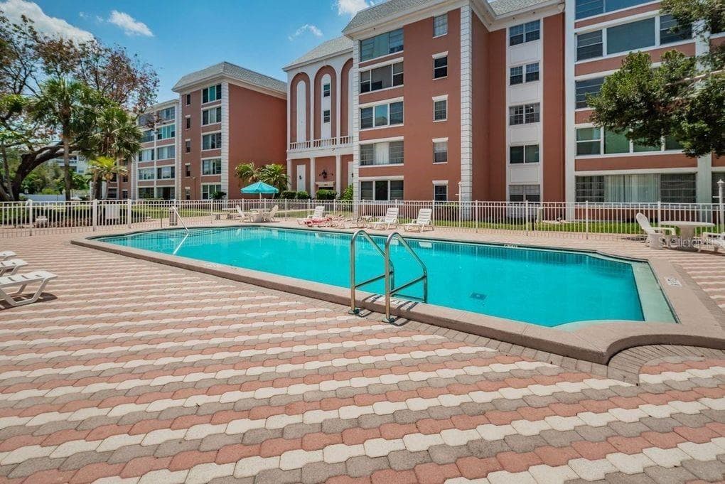 6800 20TH AVENUE N UNIT 307 ST PETERSBURG, FL 33710