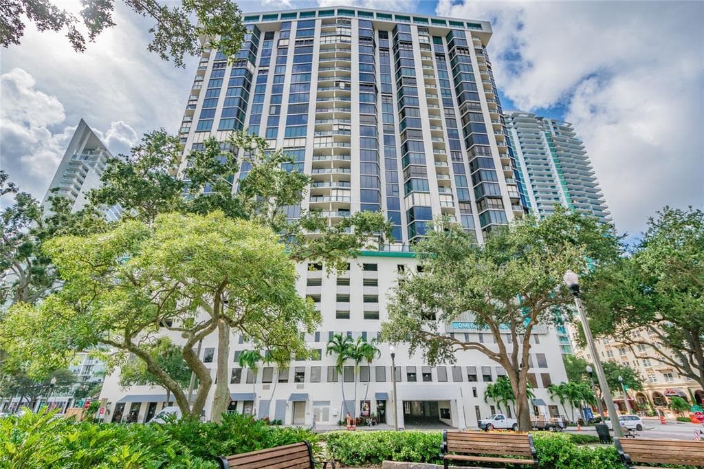 1 BEACH DRIVE SE UNIT 1910