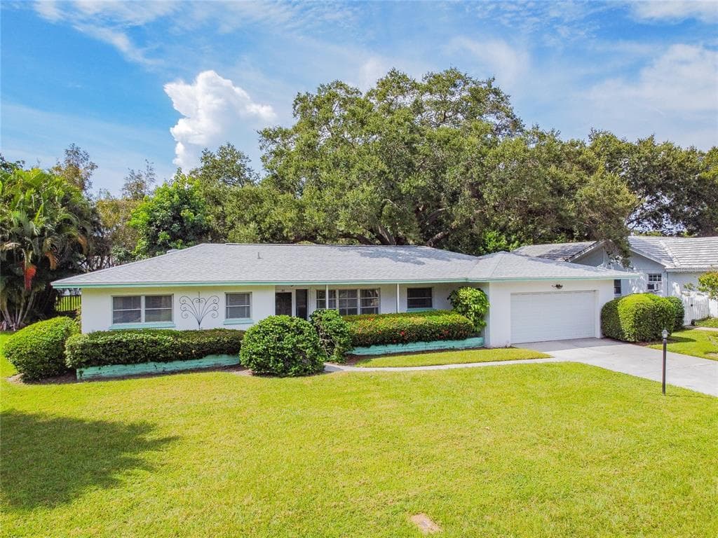 1912 DOLPHIN DRIVE BELLEAIR BLUFFS, FL 33770