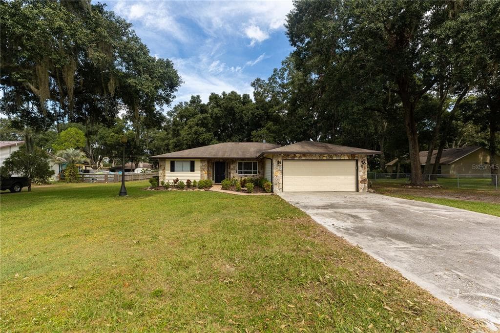 1543 W SOCRUM LOOP ROAD LAKELAND, FL 33810
