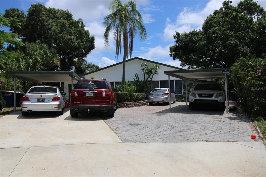 203 AVANDA COURT CLEARWATER, FL 33756