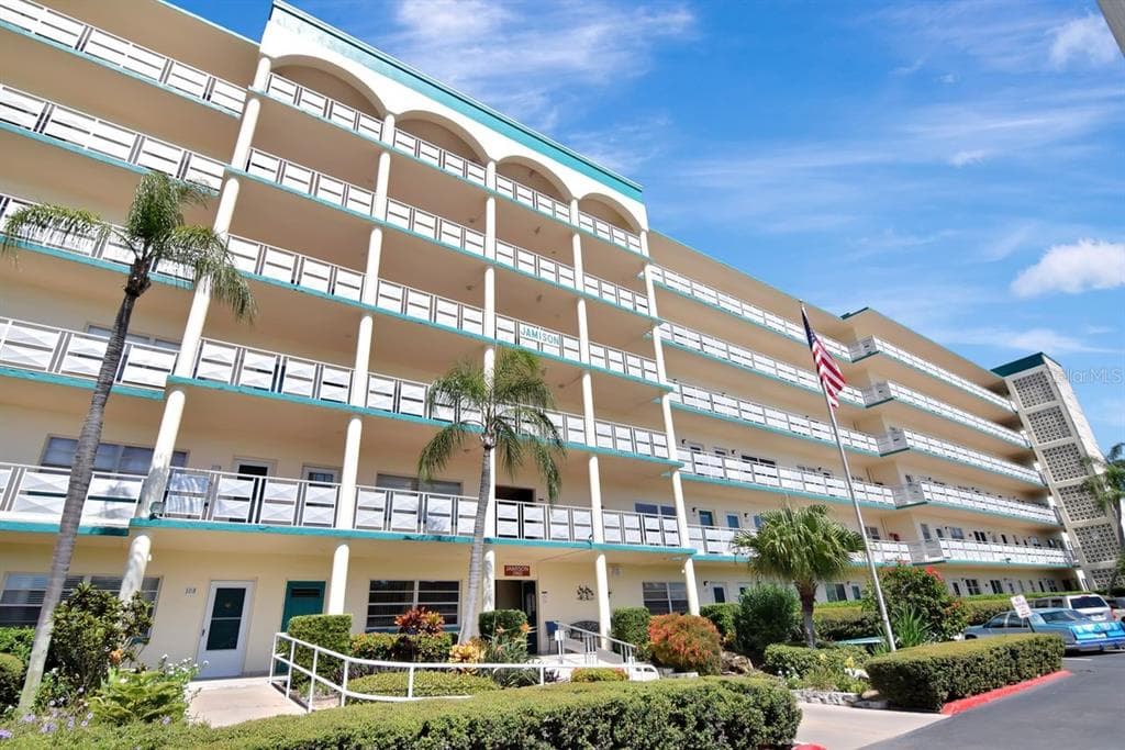 2960 59TH STREET S UNIT 207 GULFPORT, FL 33707